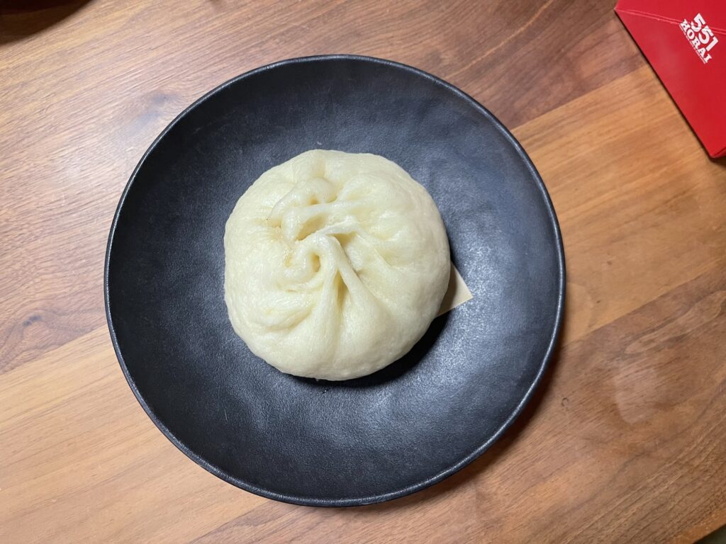 東京出張の帰りに買ってきてくれた551蓬莱の豚まん