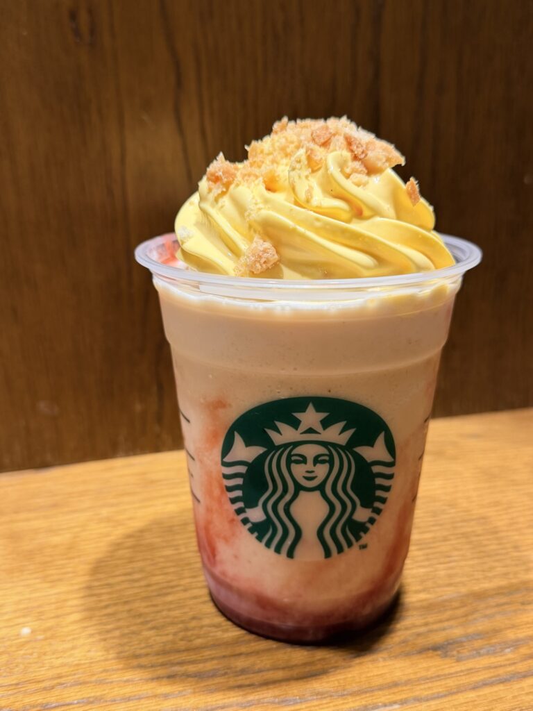 スタバ新作 ストロベリー シュークリーム フラペチーノ