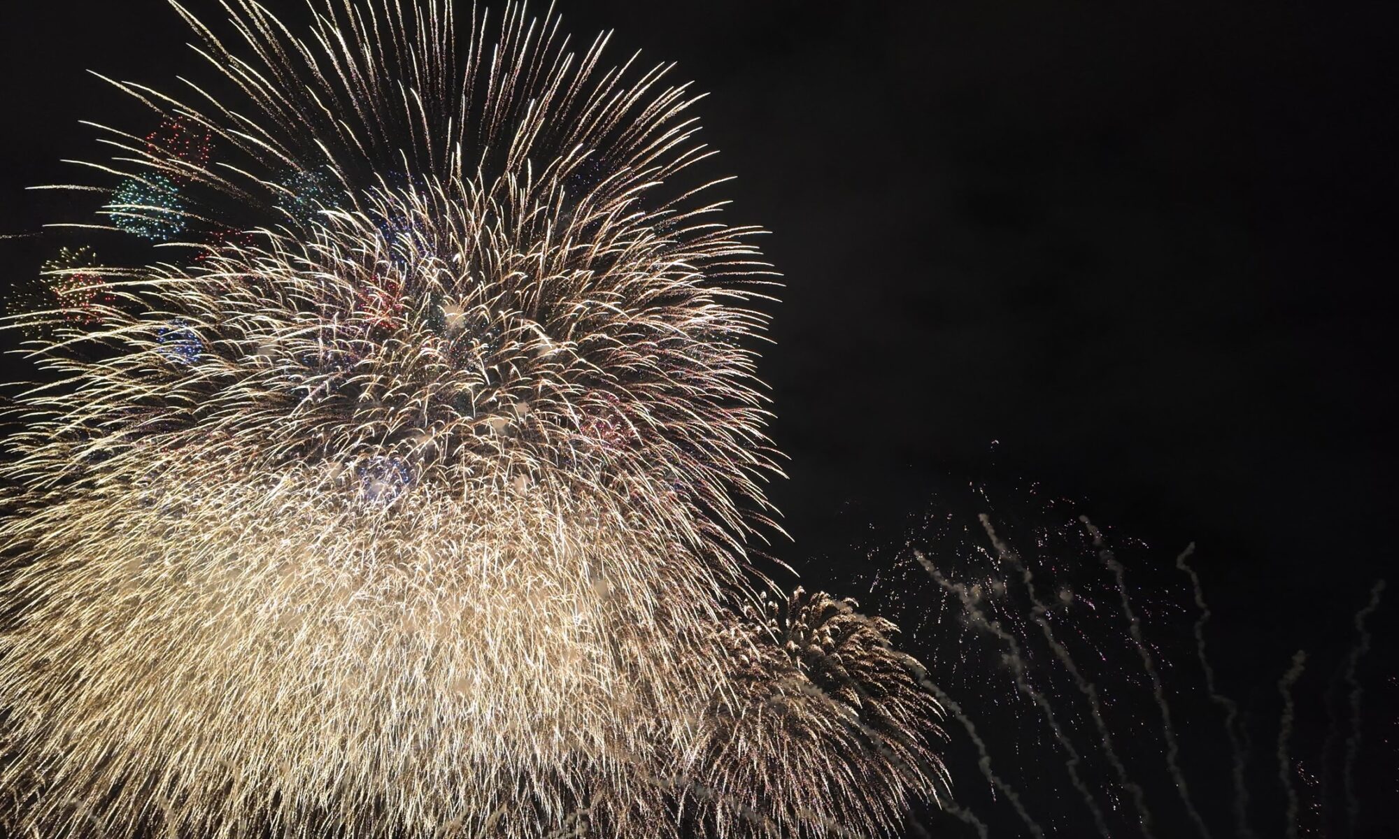 なにわ淀川花火大会2025 雨が降る前の一瞬をそのままに